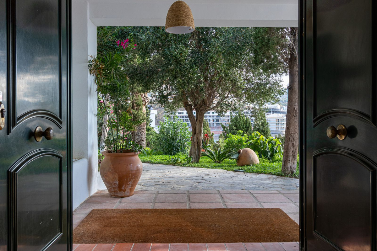 Villa for sale in Fuengirola