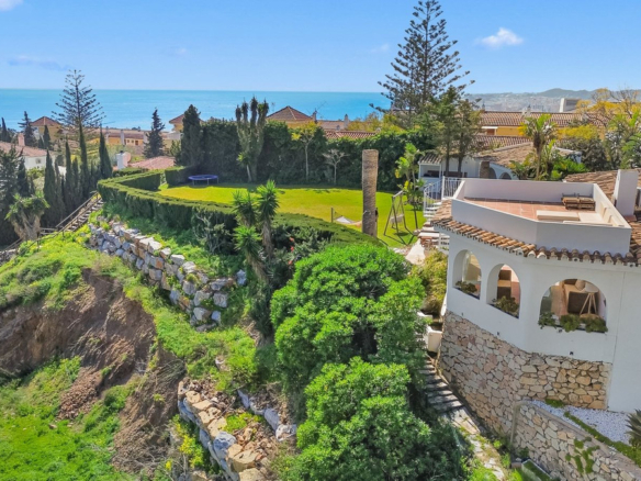 Villa for sale in Fuengirola