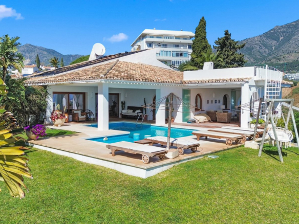 Villa for sale in Fuengirola