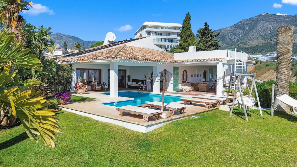 Villa for sale in Fuengirola