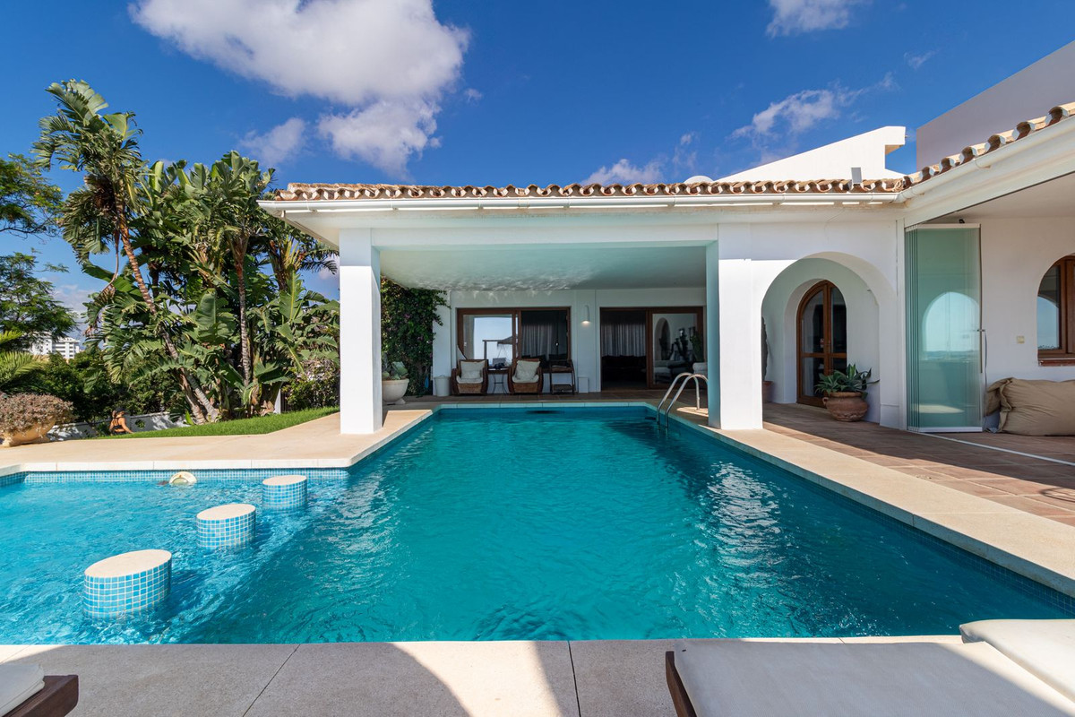 Villa for sale in Fuengirola