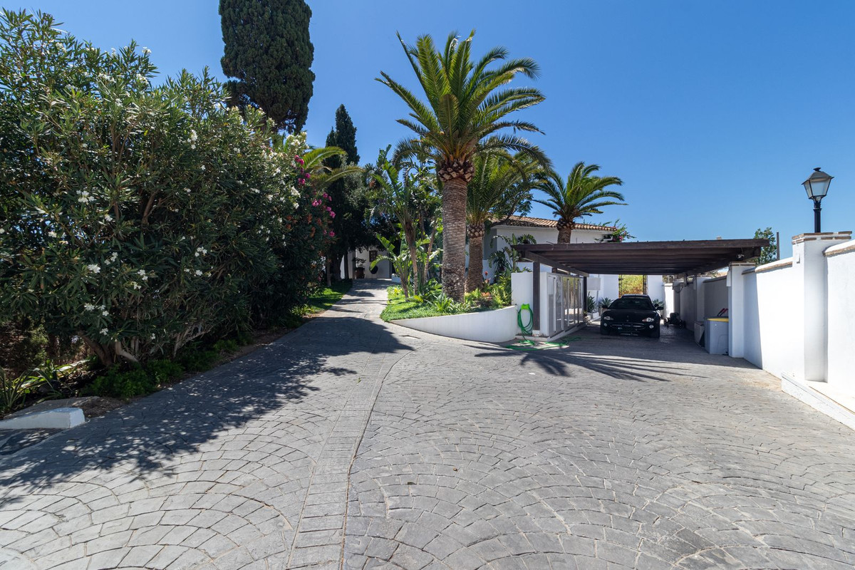 Villa for sale in Fuengirola