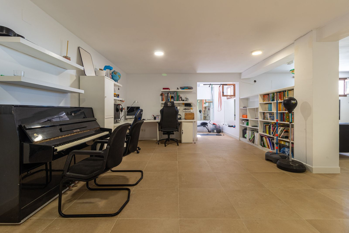 Villa for sale in Fuengirola