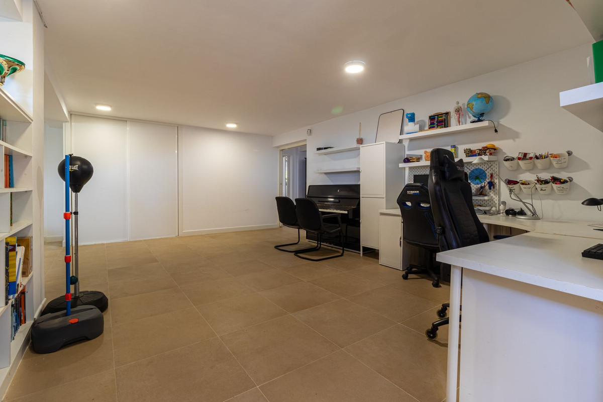 Villa for sale in Fuengirola
