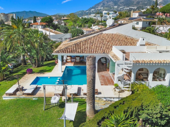 Villa for sale in Fuengirola