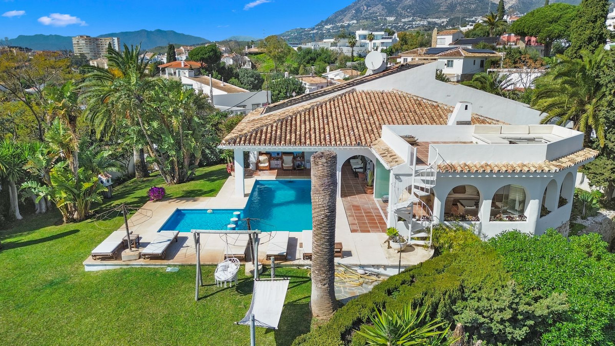 Villa for sale in Fuengirola