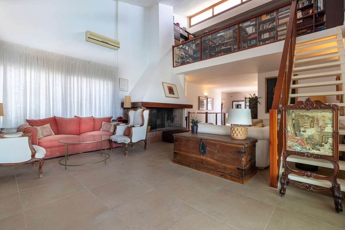 Villa for sale in Fuengirola