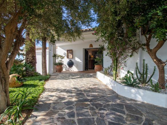 Villa for sale in Fuengirola