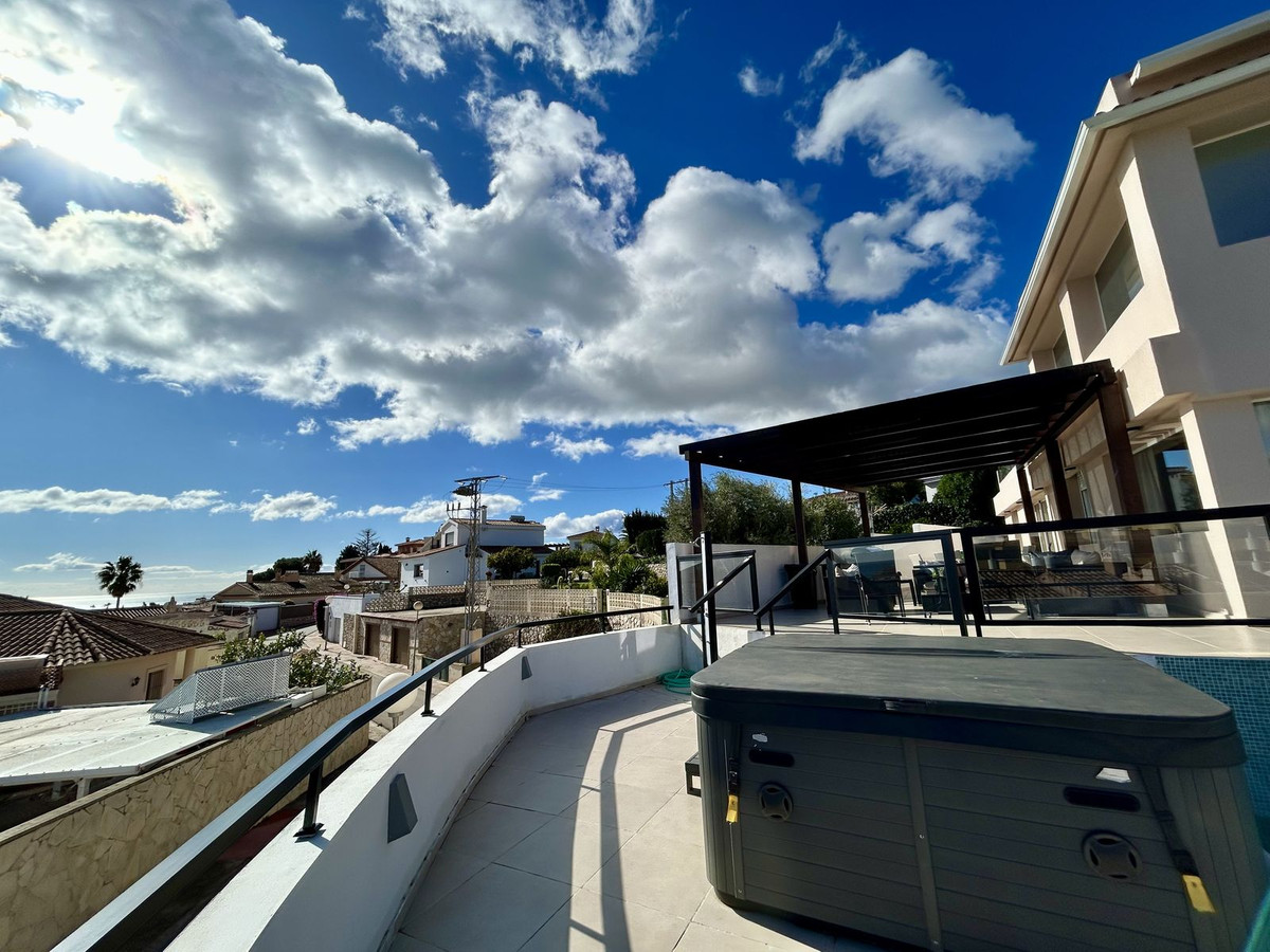 Villa for sale in Fuengirola