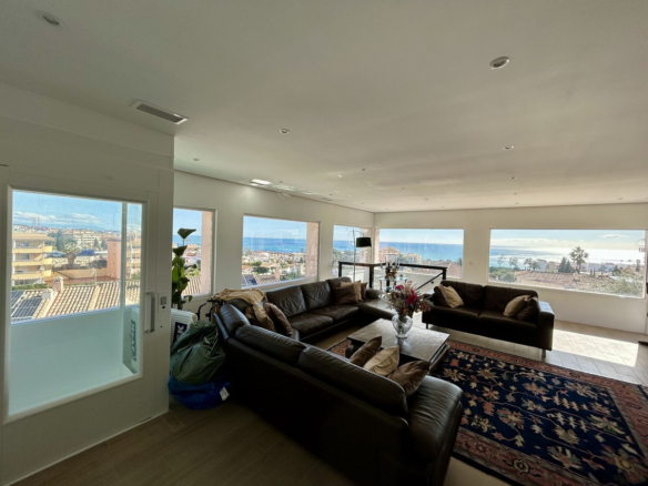 Villa for sale in Fuengirola