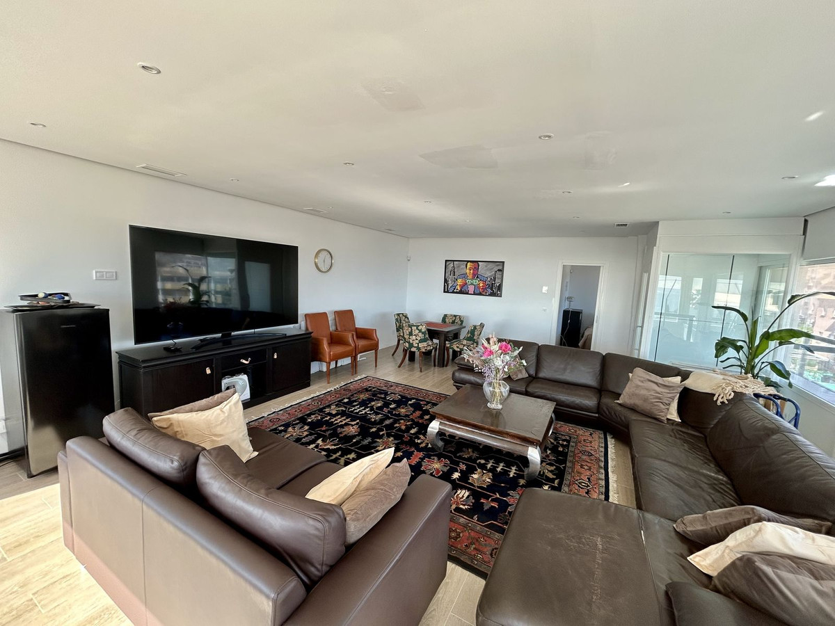 Villa for sale in Fuengirola