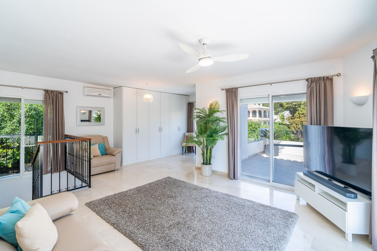 Villa for sale in Fuengirola