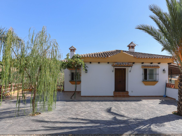 Villa for sale in Guaro