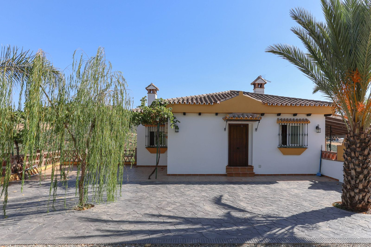 Villa for sale in Guaro
