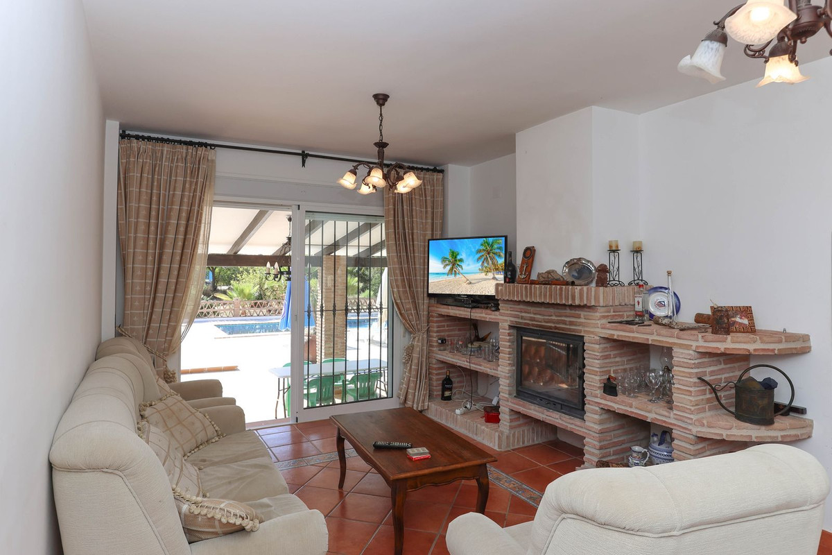 Villa for sale in Guaro