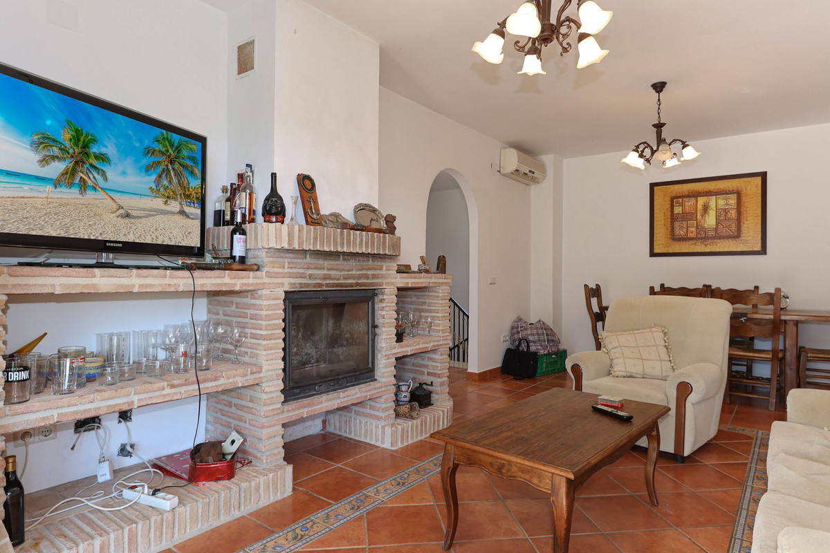 Villa for sale in Guaro