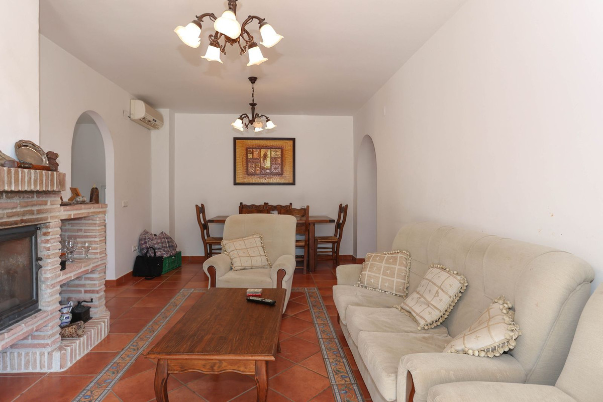 Villa for sale in Guaro