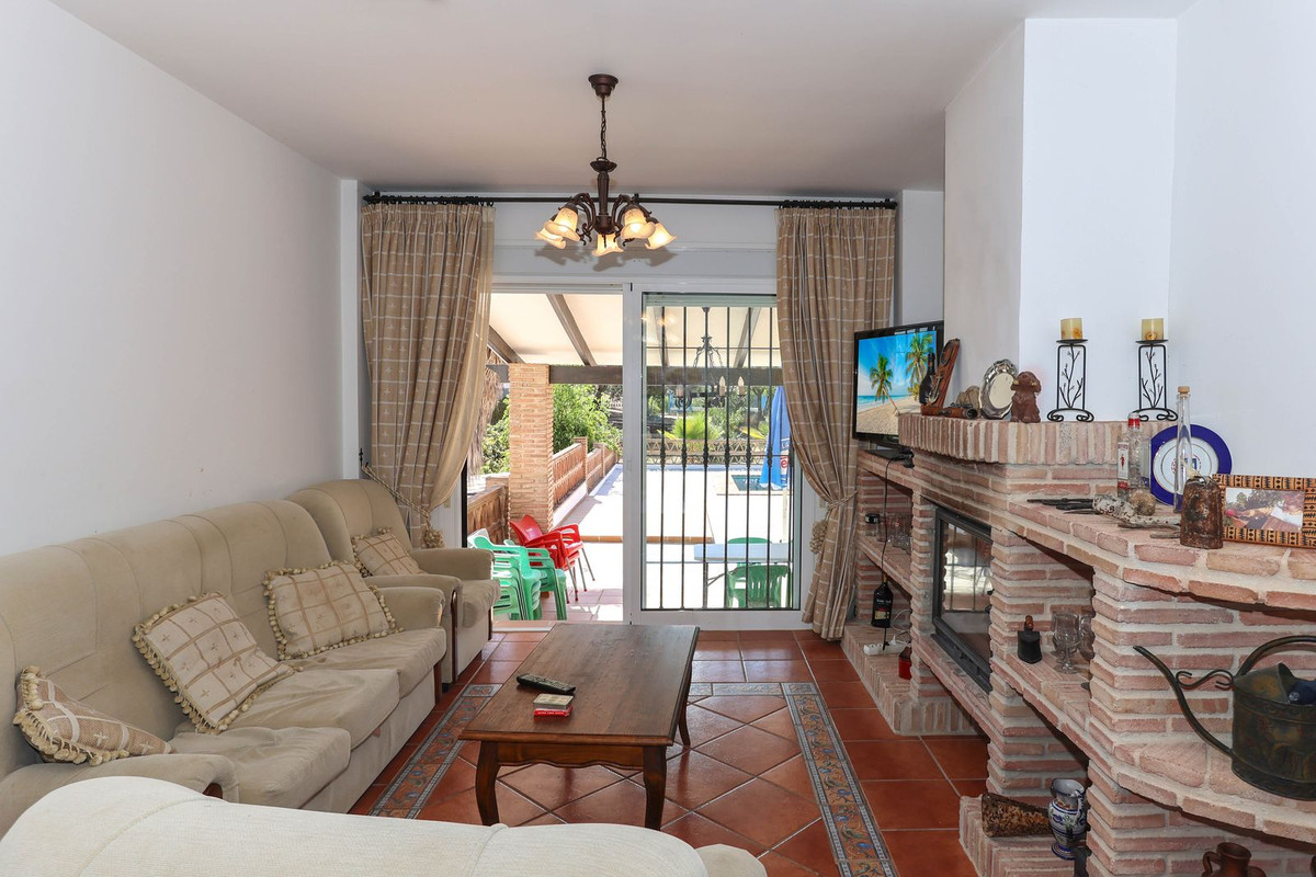 Villa for sale in Guaro