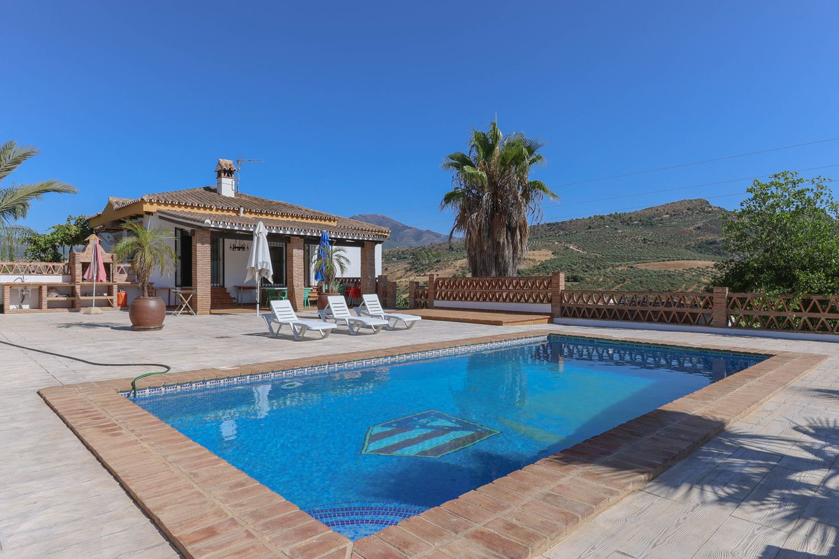 Villa for sale in Guaro