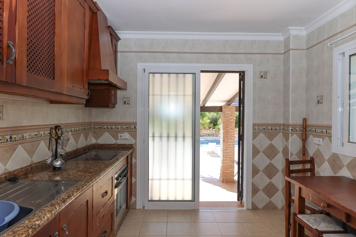 Villa for sale in Guaro