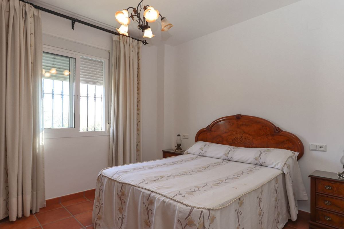 Villa for sale in Guaro