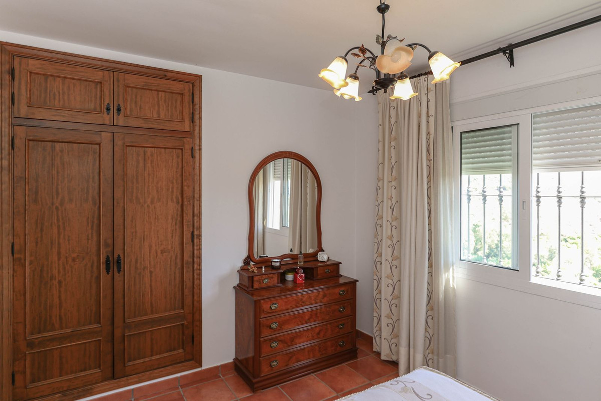 Villa for sale in Guaro