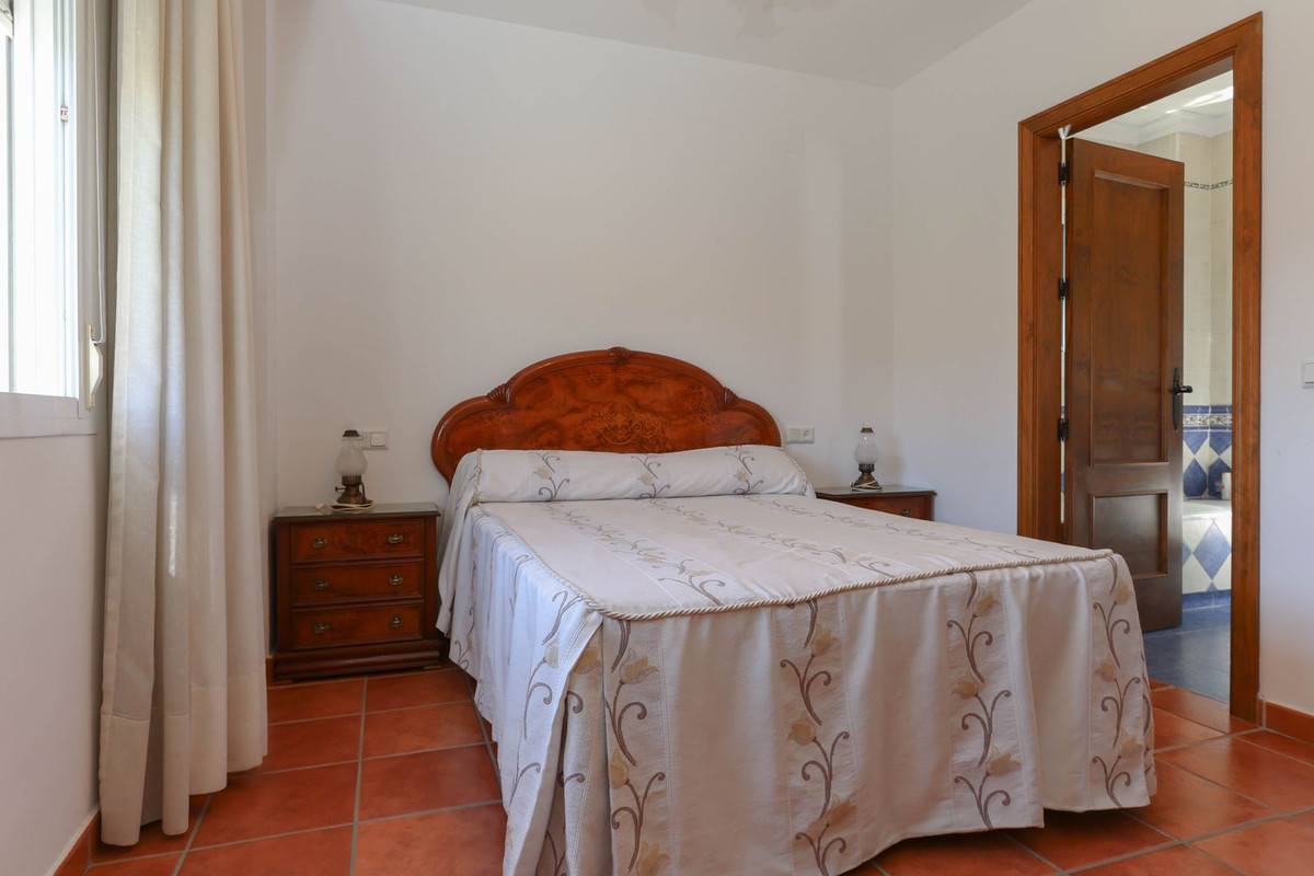Villa for sale in Guaro