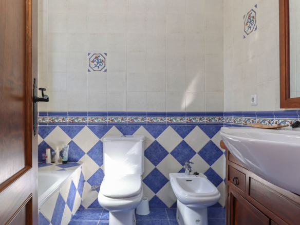 Villa for sale in Guaro