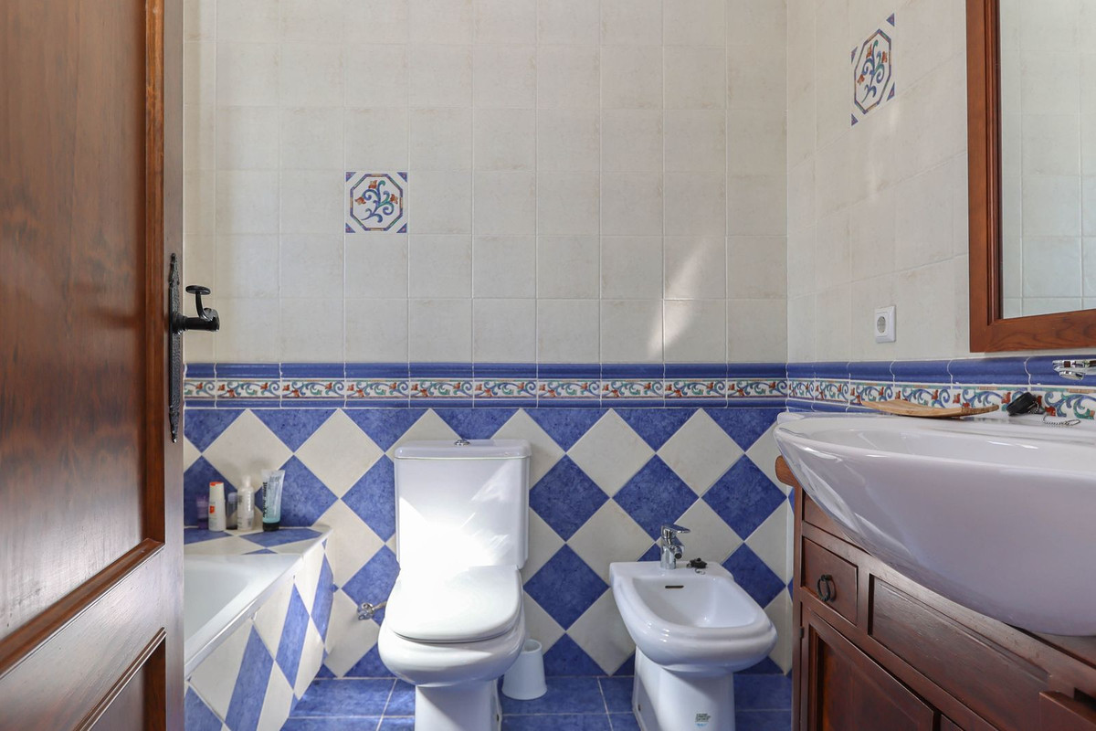 Villa for sale in Guaro
