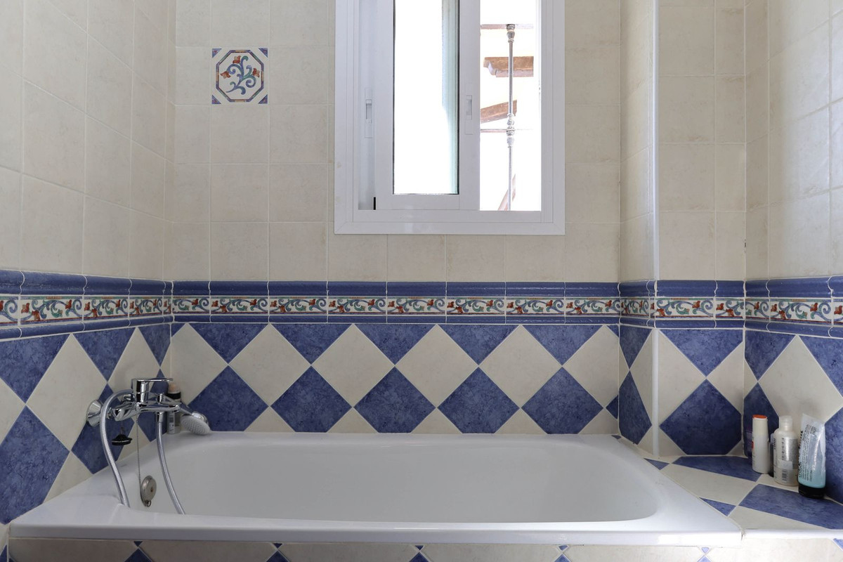 Villa for sale in Guaro