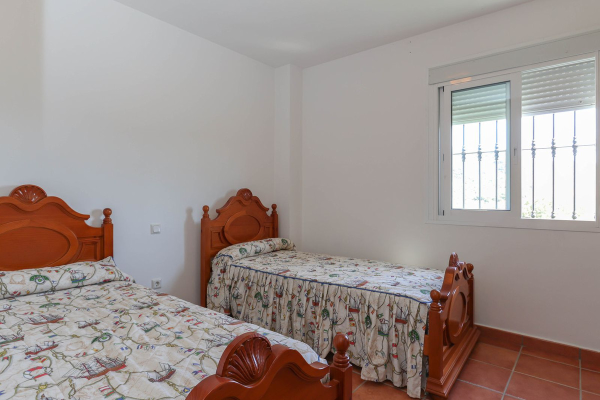 Villa for sale in Guaro