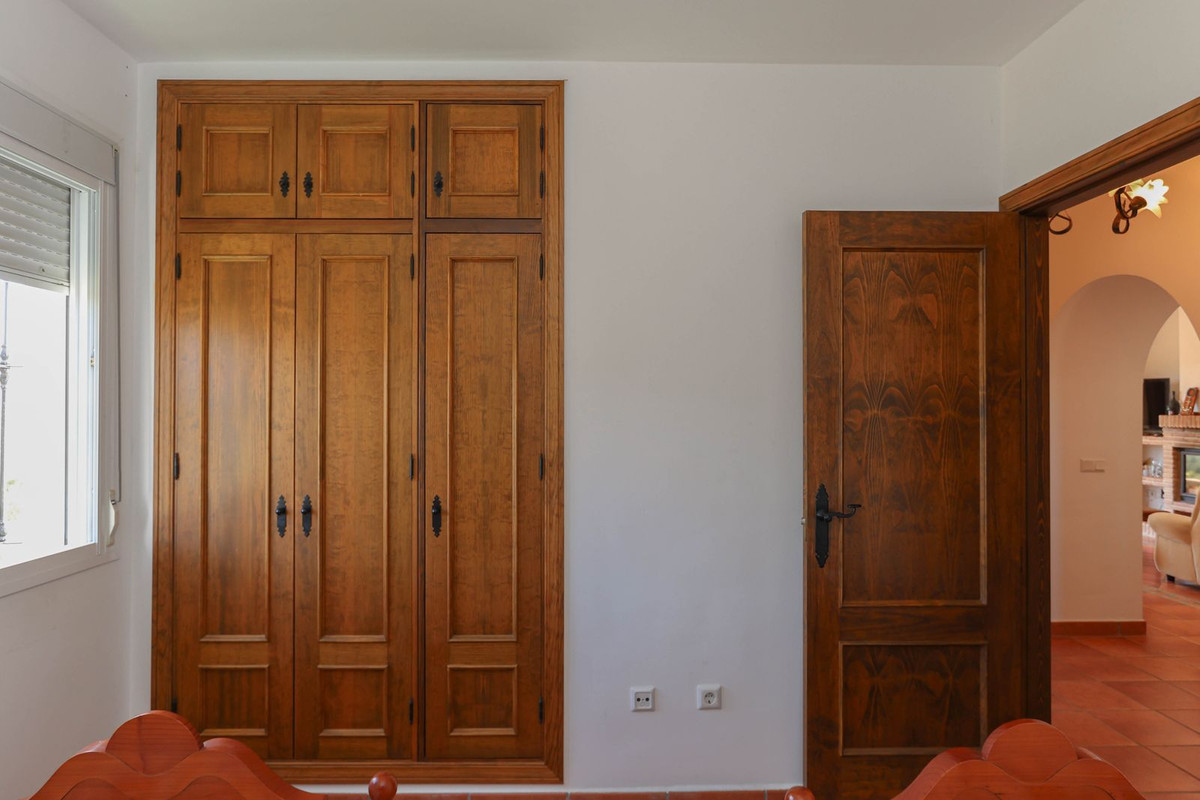 Villa for sale in Guaro