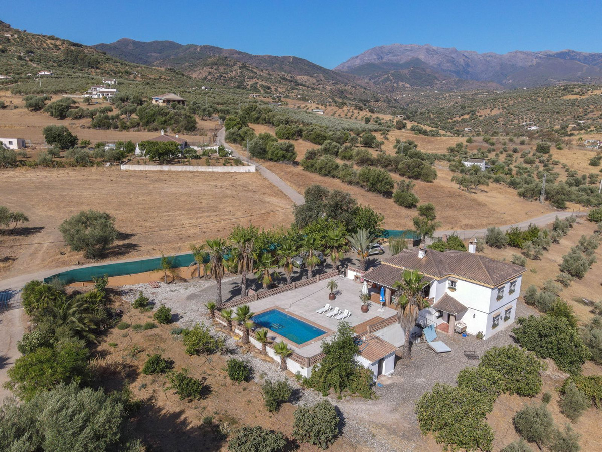 Villa for sale in Guaro