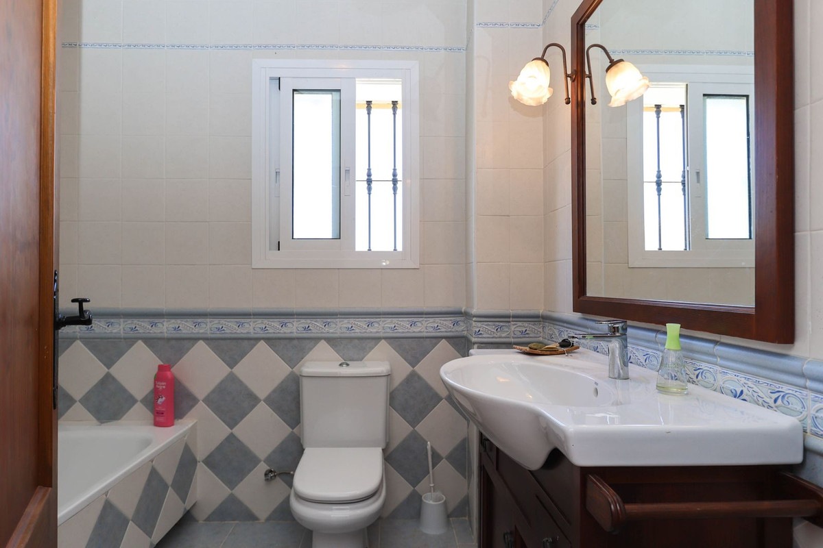 Villa for sale in Guaro