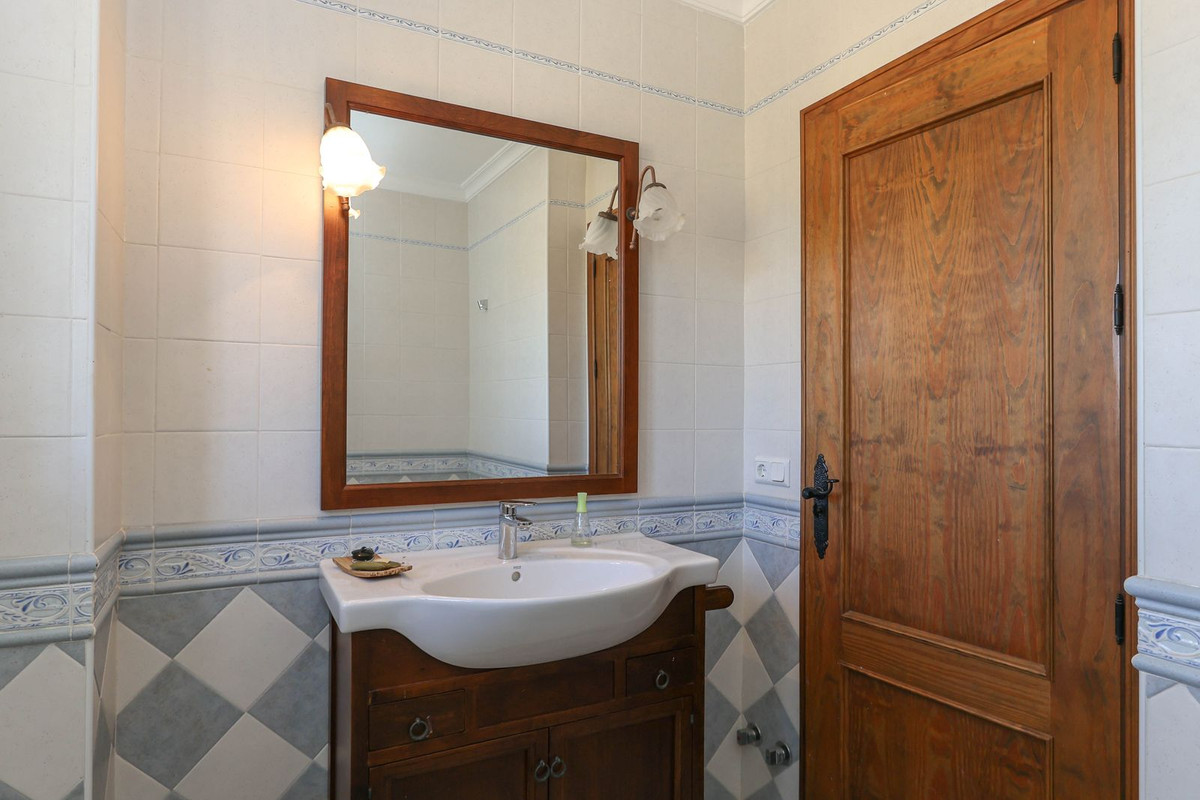 Villa for sale in Guaro