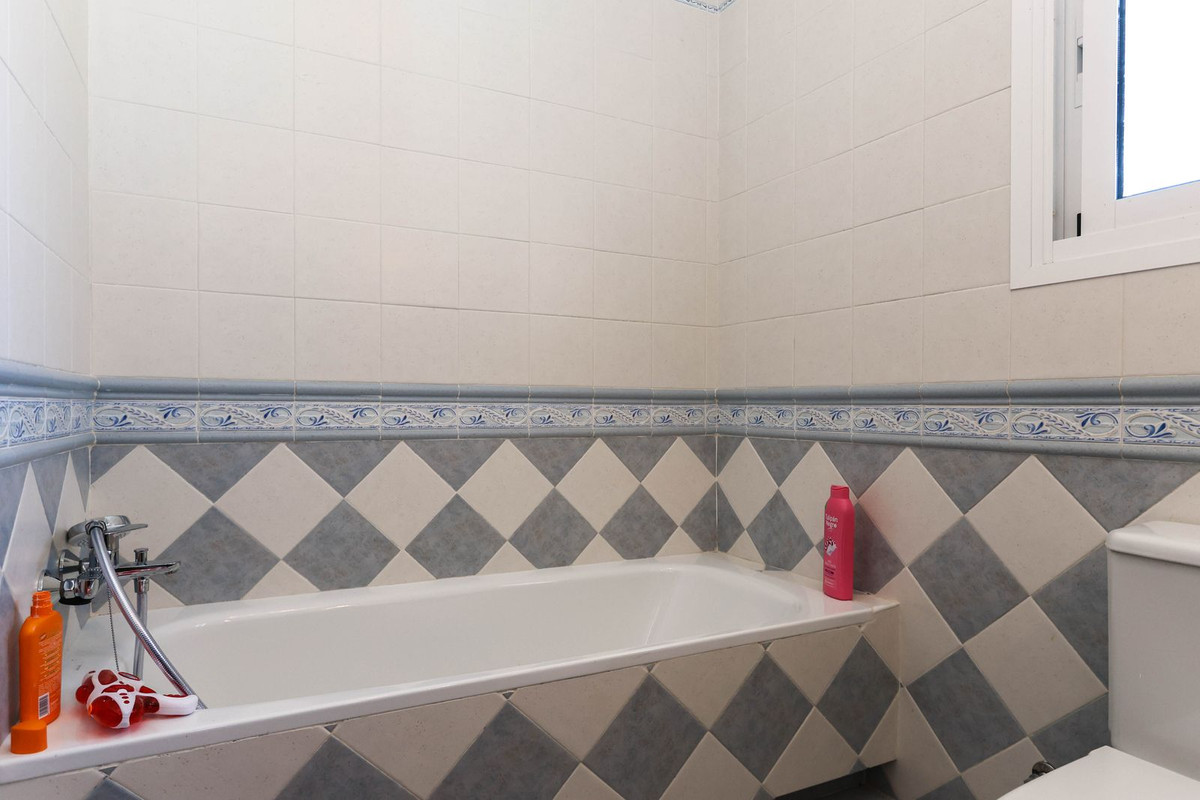 Villa for sale in Guaro