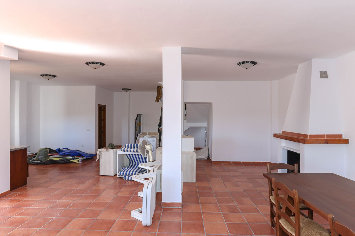 Villa for sale in Guaro