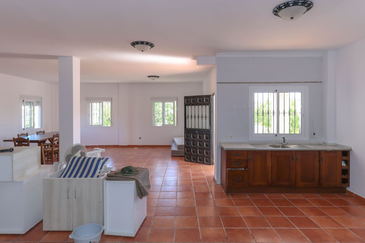 Villa for sale in Guaro