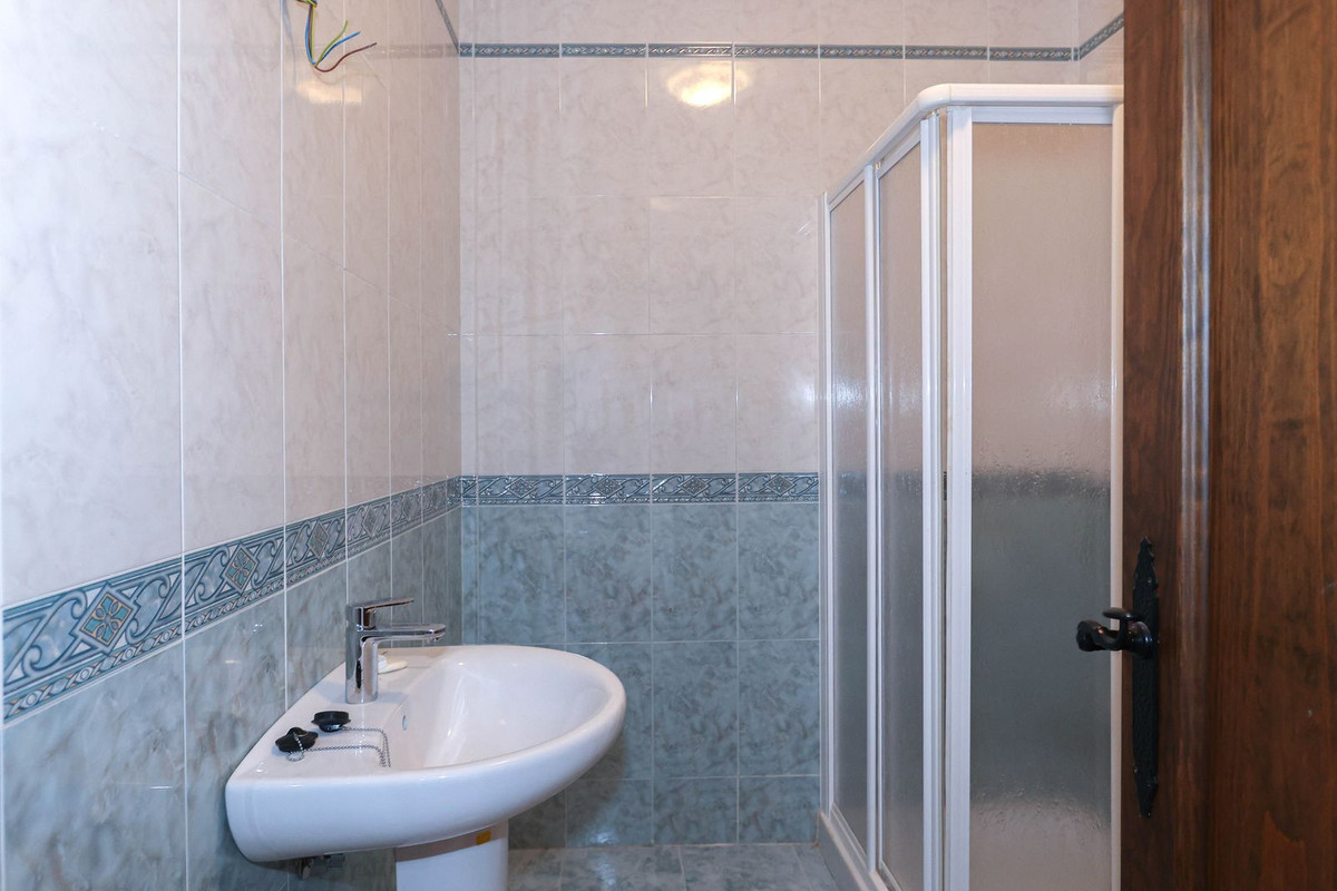 Villa for sale in Guaro