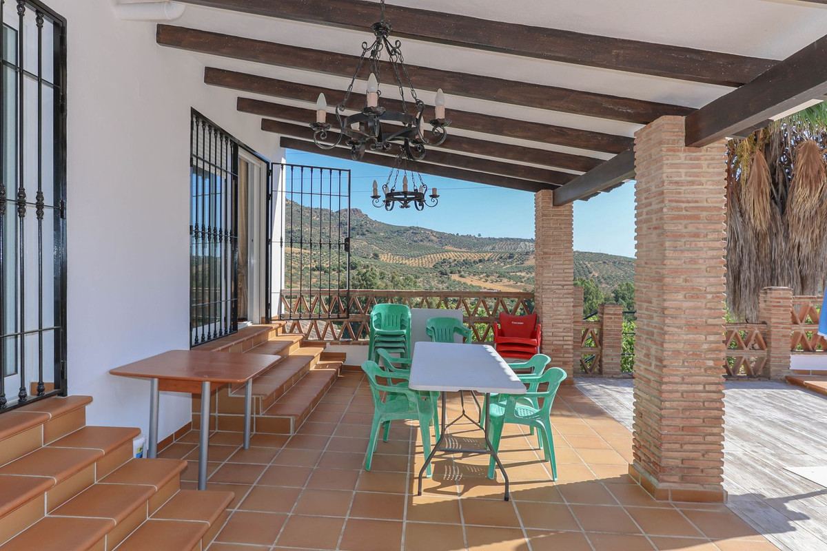 Villa for sale in Guaro