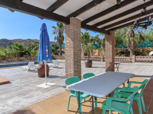 Villa for sale in Guaro