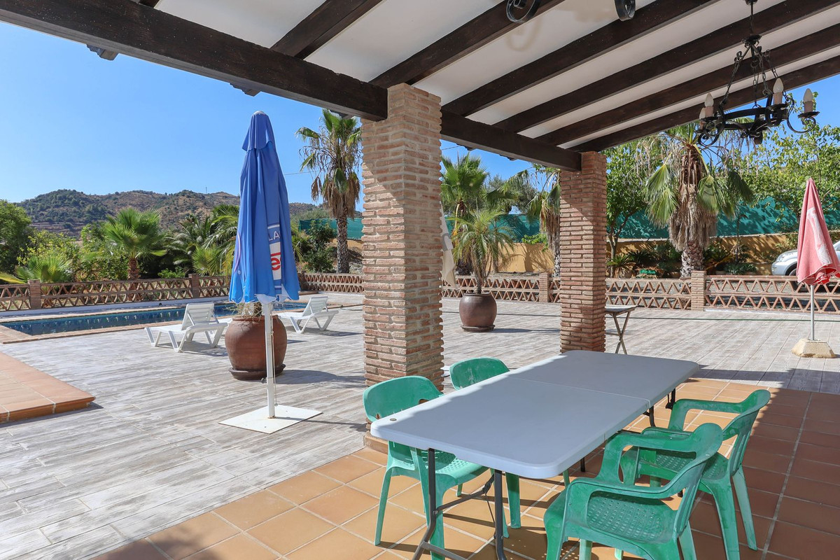 Villa for sale in Guaro