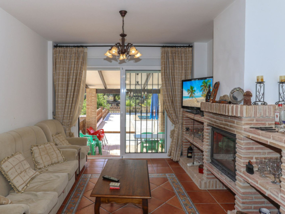 Villa for sale in Guaro