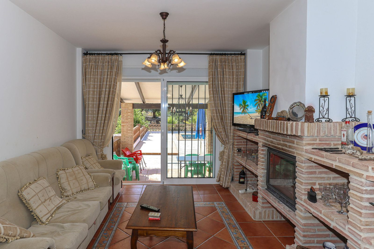 Villa for sale in Guaro