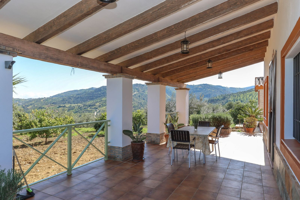 Villa for sale in Guaro