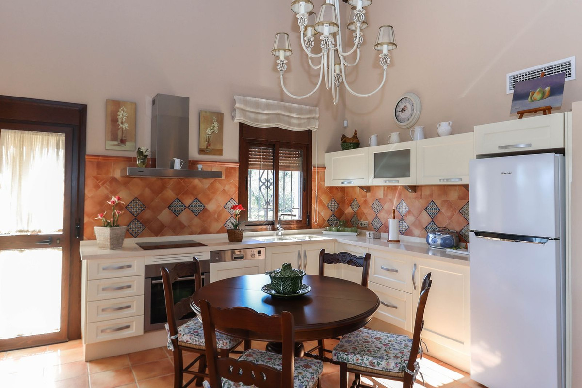 Villa for sale in Guaro