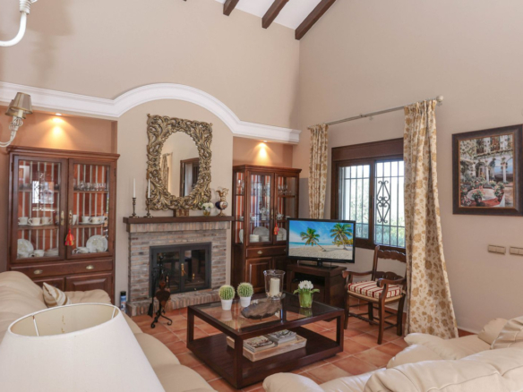 Villa for sale in Guaro