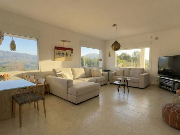 Villa for sale in Guaro