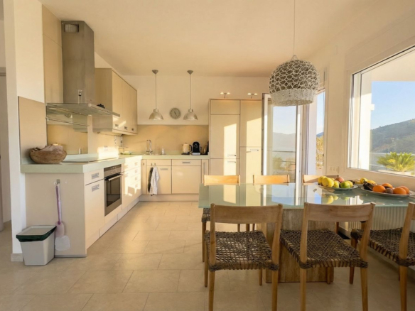 Villa for sale in Guaro