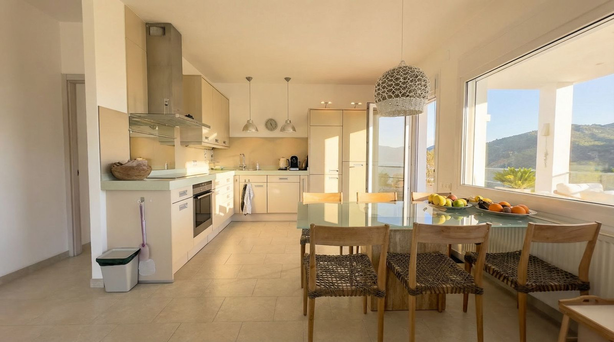 Villa for sale in Guaro